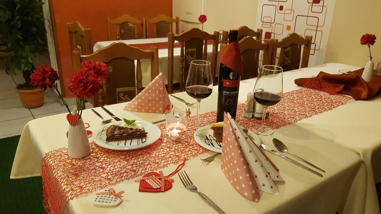 Hotel Pizzeria Alzbetka à Strecno Extérieur photo