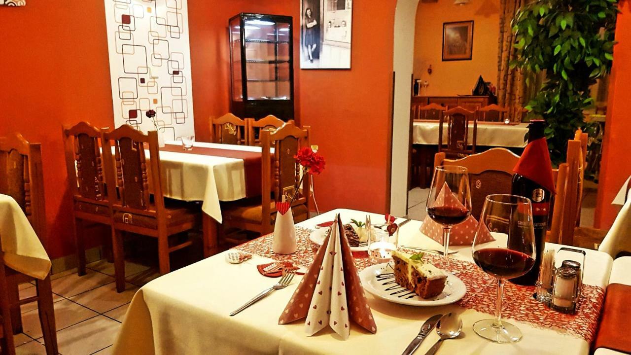 Hotel Pizzeria Alzbetka à Strecno Extérieur photo