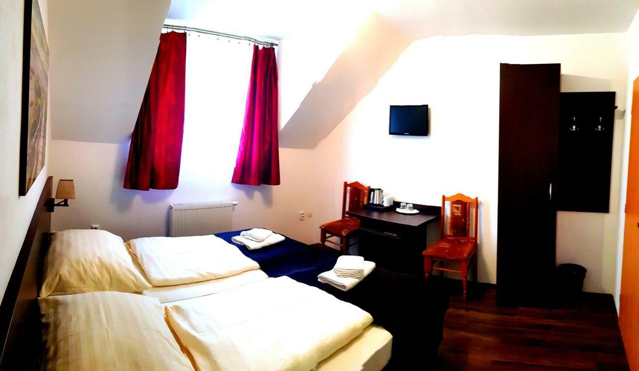 Hotel Pizzeria Alzbetka à Strecno Extérieur photo