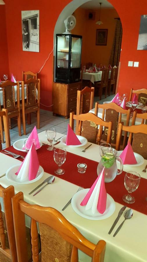 Hotel Pizzeria Alzbetka à Strecno Extérieur photo